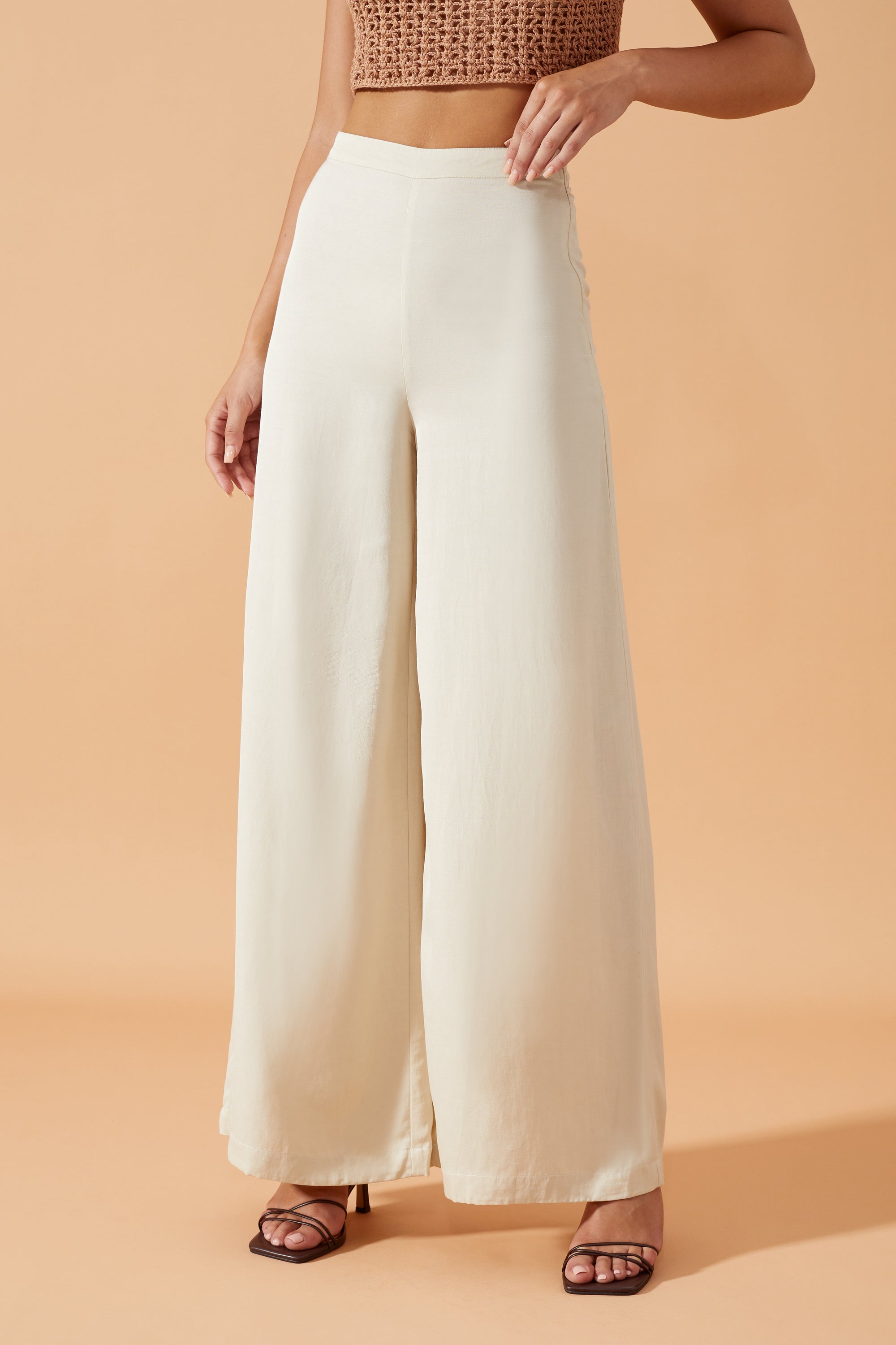 Flook The Label Zarela Wide Legs  Pants n White. 